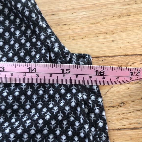 Old Navy b/w summer top. - Picture 6 of 9